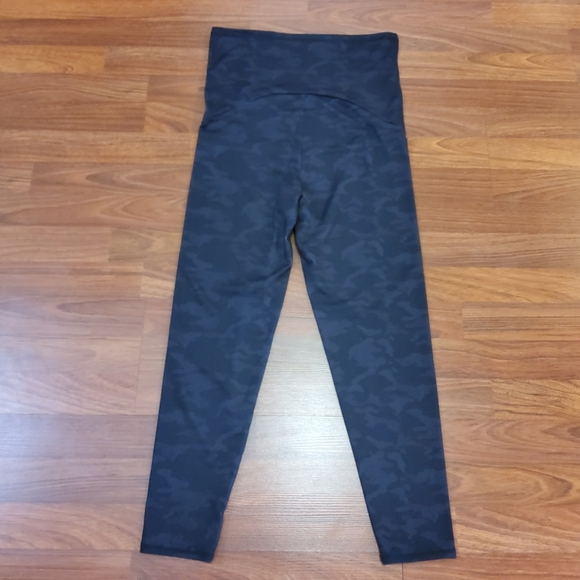 T4T Threads 4 Thoughts Camo Maternity Leggings M Black New - Picture 4 of 7